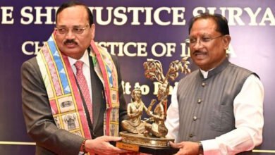मुख्य न्यायाधीश न्यायमूर्ति सूर्यकांत पहुंचे छत्तीसगढ़, मुख्यमंत्री विष्णु देव साय ने किया आत्मीय स्वागत…