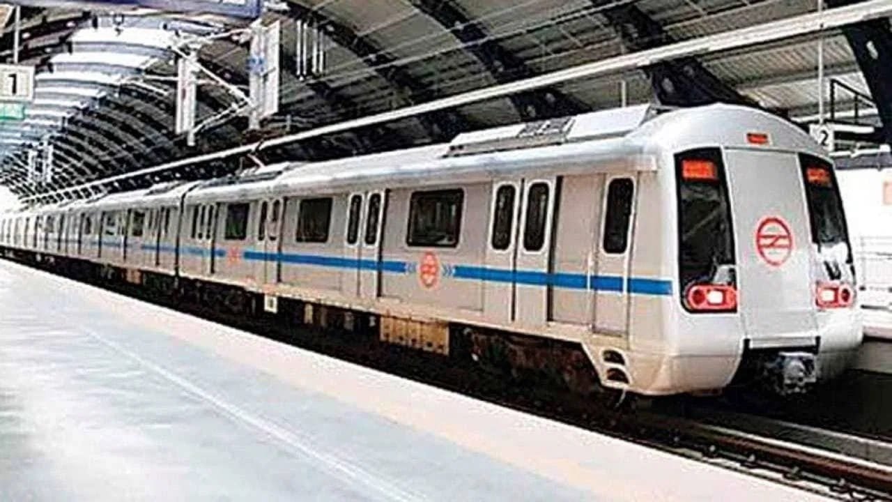 दिल्ली के उत्तम नगर ईस्ट मेट्रो स्टेशन पर युवक ने किया सुसाइड, ट्रेन के आगे लगाई छलांग