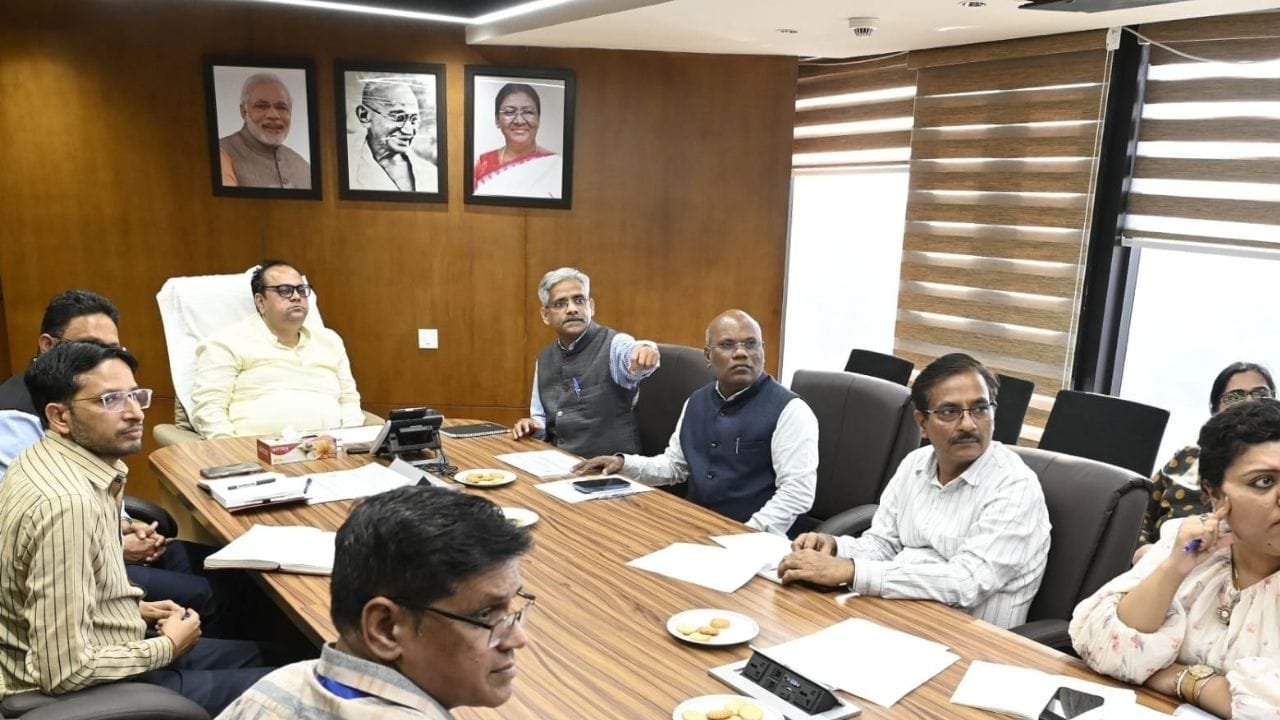 Delhi RTS Act: दिल्ली में लेटलतीफी पर लगाम, ऑटो-अपील सिस्टम होगा लागू… आईटी मंत्री ने की समीक्षा बैठक