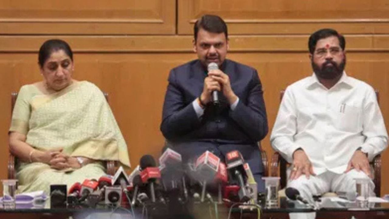 अमित शाह से की है CBI से जांच कराने की मांग, अजित पवार के विमान हादसे के पीछे की आशंका पर बोले CM फडणवीस अमित शाह से की है CBI से जांच कराने की मांग, अजित पवार के विमान हादसे के पीछे की आशंका पर बोले CM फडणवीस