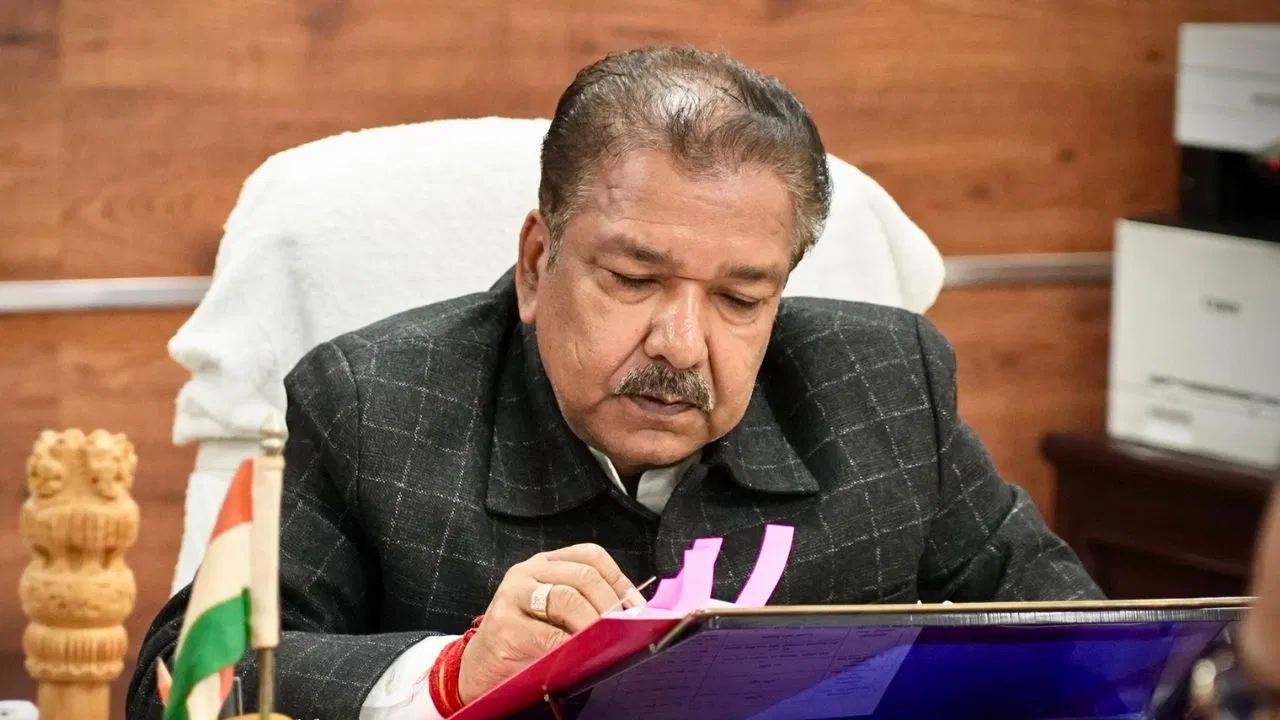 ‘सड़क में गड्ढा मिला तो खैर नहीं…’ मंत्री दिलीप जायसवाल का इंजीनियर-संवेदक को 3 महीने का अल्टीमेटम ‘सड़क में गड्ढा मिला तो खैर नहीं…’ मंत्री दिलीप जायसवाल का इंजीनियर-संवेदक को 3 महीने का अल्टीमेटम