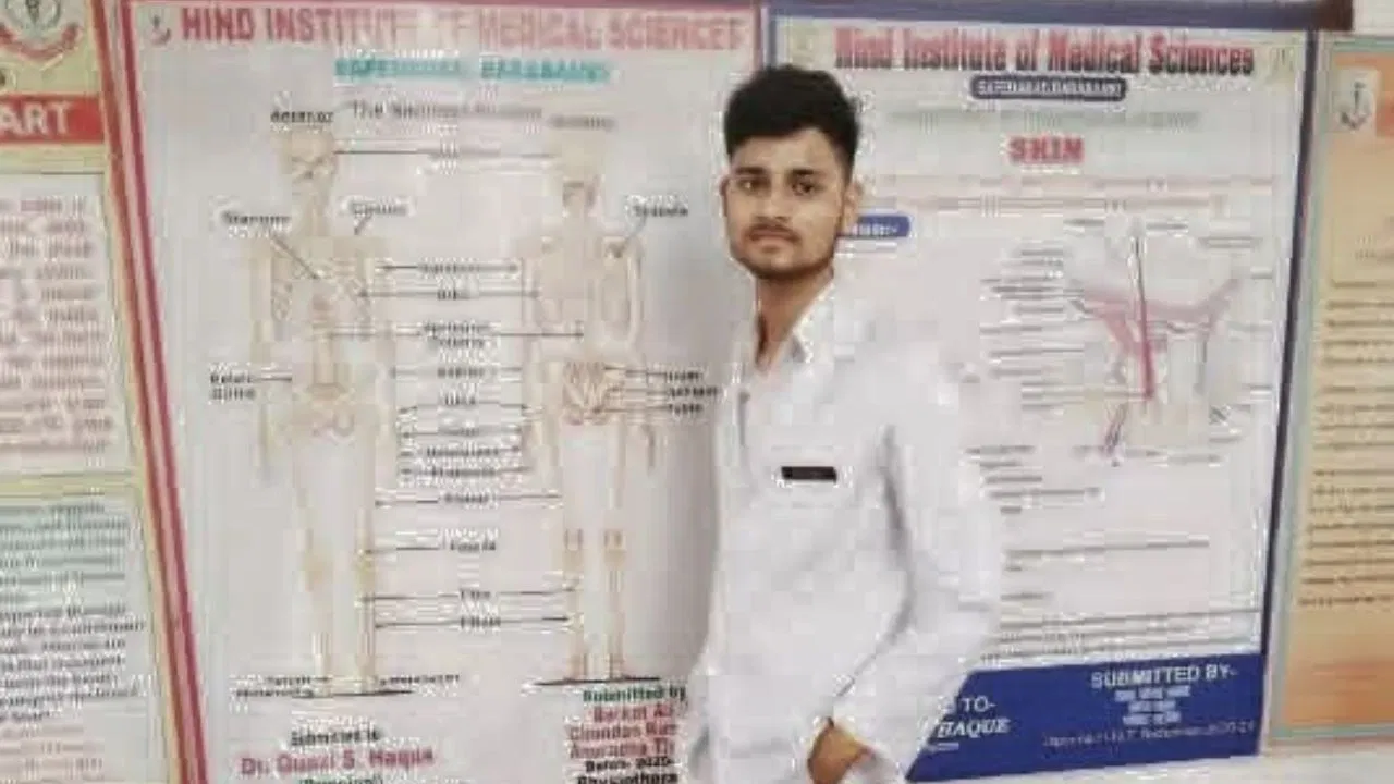 चलती आम्रपाली एक्सप्रेस से मोबाइल के लिए कूदा छात्र, ट्रेन की चपेट में आकर मौत चलती आम्रपाली एक्सप्रेस से मोबाइल के लिए कूदा छात्र, ट्रेन की चपेट में आकर मौत