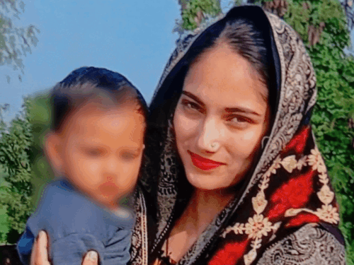 यूपी में पांच दिन पहले पति गया था कमाने मुंबई, अब पत्नी ने फंदे से लटक कर दी जान