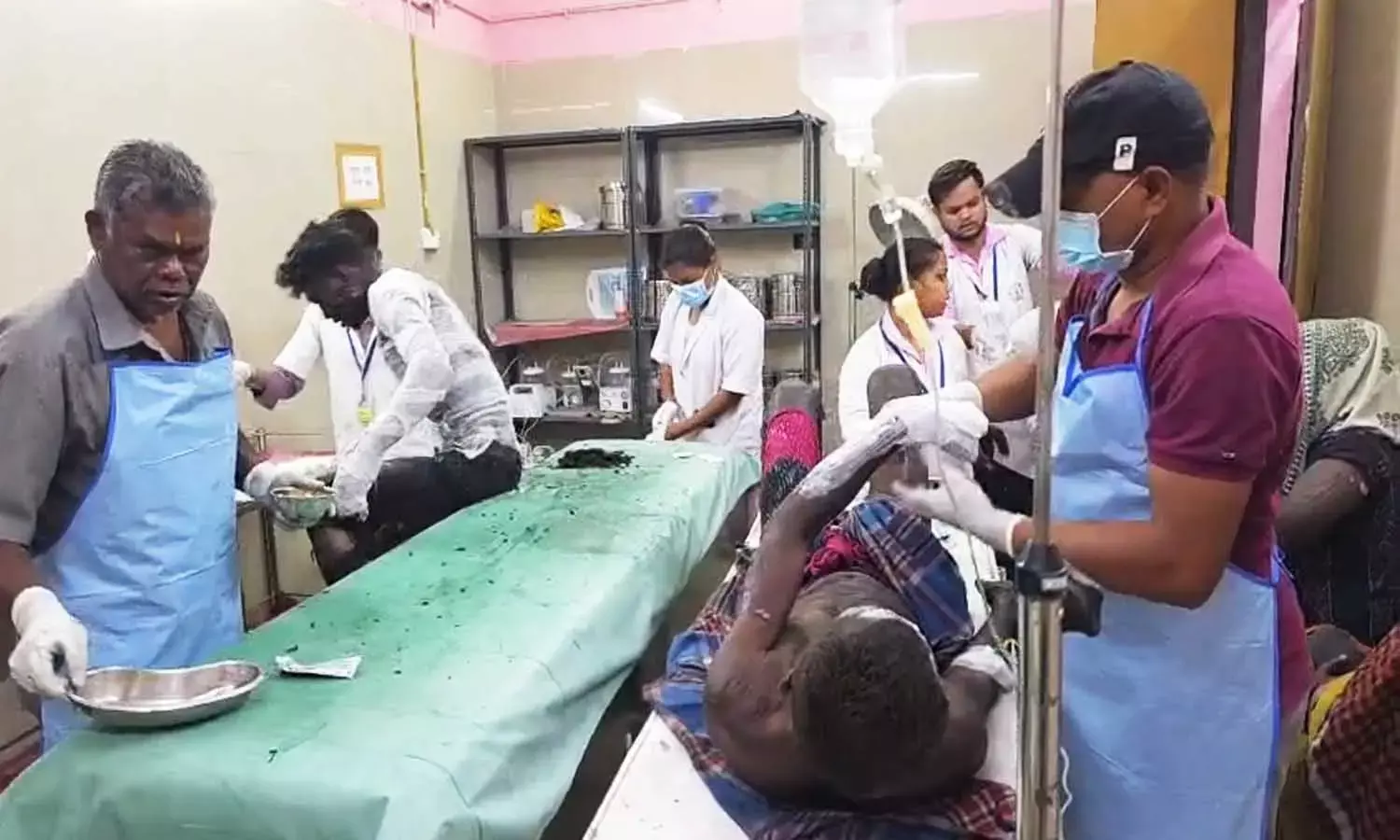 Big News : खरसिया के कार्बन टायर फैक्ट्री में ब्लास्ट, गैस टैंक फटने से 8 मजदूर झुलसे Big News : खरसिया के कार्बन टायर फैक्ट्री में ब्लास्ट, गैस टैंक फटने से 8 मजदूर झुलसे