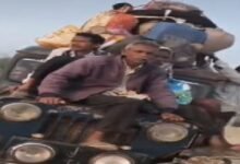 कर्मदेश्वर नाथ पहाड़ पर मौत का सफर: बोनट और छत पर लदकर चल रहे यात्री, उड़ रही नियमों की धज्जियां