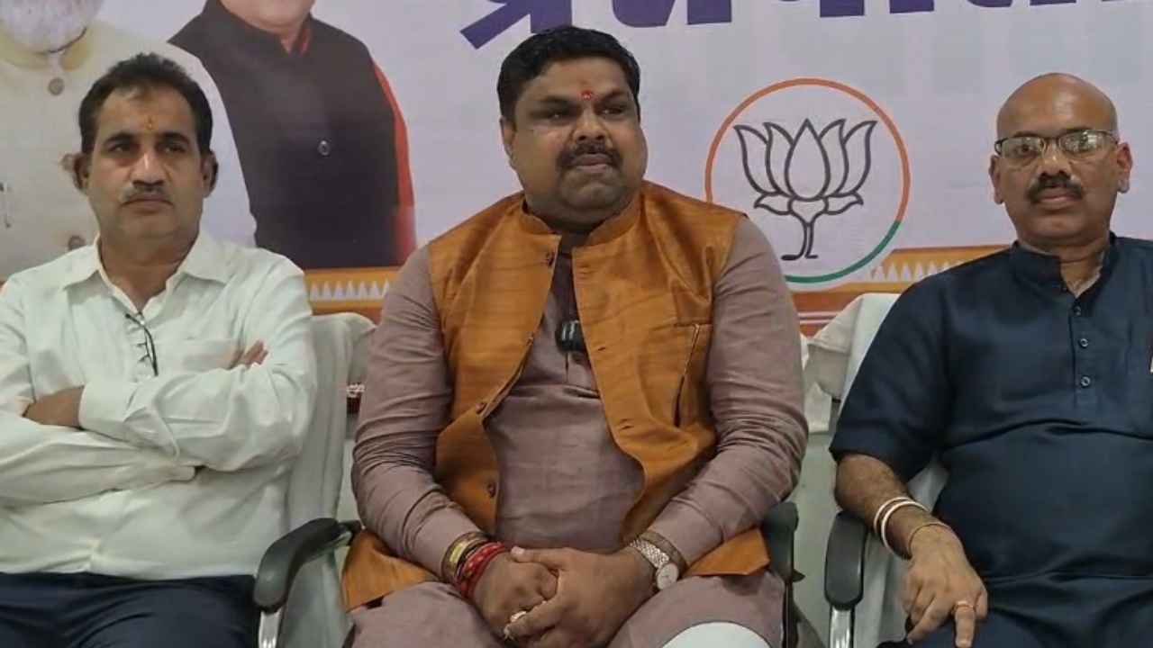 ‘हर वर्ग को मिलेगा लाभ, देश को रिफॉर्म एक्सप्रेस पर नई ऊर्जा देगा…’ Budget 2026 को लेकर बोले मंत्री गजेंद्र यादव ‘हर वर्ग को मिलेगा लाभ, देश को रिफॉर्म एक्सप्रेस पर नई ऊर्जा देगा…’ Budget 2026 को लेकर बोले मंत्री गजेंद्र यादव