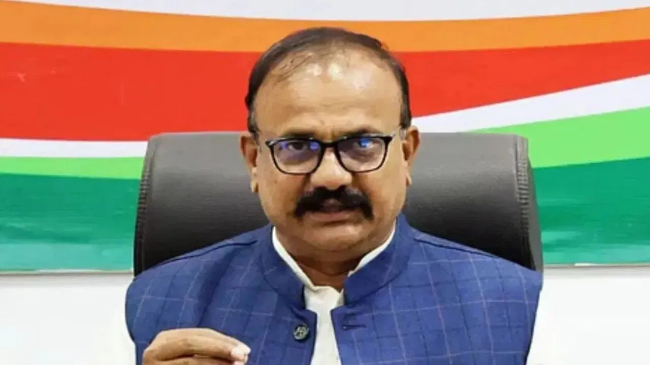 शिवाजी महाराज टिप्पणी विवाद में हर्षवर्धन सपकाल के समर्थन में उतरीं बेटी गार्गी, बोलीं- बयान को तोड़-मरोड़कर पेश किया गया शिवाजी महाराज टिप्पणी विवाद में हर्षवर्धन सपकाल के समर्थन में उतरीं बेटी गार्गी, बोलीं- बयान को तोड़-मरोड़कर पेश किया गया