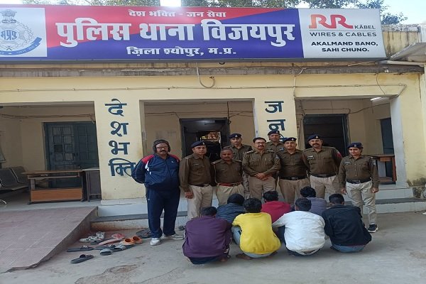 श्योपुर में सोलर प्लेट लगाने के बहाने रेकी कर चोरी करने वाले 7 बदमाश गिरफ्तार, 7 लाख के जेवरात जब्त