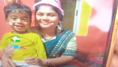 घर में खेलने से मना करने पर बुजुर्ग ने मासूम पर कुल्हाड़ी से किया हमला, हालत गंभीर