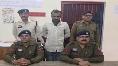 धान नहीं बिकने से परेशान किसान टावर पर चढ़ा, तीन घंटे बाद उतारकर भेजा गया जेल