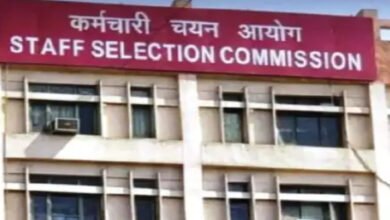 सड़क पर दहशत फैलाने वाला युवक गिरफ्तार, धारदार हथियार के साथ पुलिस के हत्थे चढ़ा