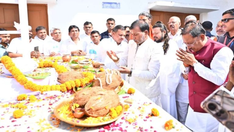 मुख्यमंत्री ने ‘सतनाम सद्भाव पदयात्रा’ का किया शुभारंभ, पवित्र जैतखाम की पूजा-अर्चना कर प्रदेशवासियों की सुख समृद्धि के लिए की कामना मुख्यमंत्री ने ‘सतनाम सद्भाव पदयात्रा’ का किया शुभारंभ, पवित्र जैतखाम की पूजा-अर्चना कर प्रदेशवासियों की सुख समृद्धि के लिए की कामना