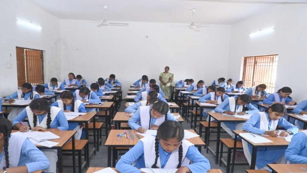 CG में बोर्ड परीक्षा शुरू, 29 अप्रैल तक ध्वनि विस्तारक यंत्रों पर प्रतिबंध, कलेक्टर ने जारी किया आदेश