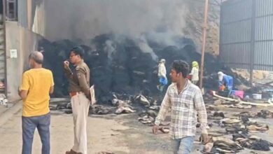 राइस मिल में लगी भीषण आग, लाखों के धान और खाली बारदाने जलकर खाक