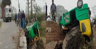 Accident : लखीमपुर खीरी में भीषण सड़क हादसा, टेंपो पलटने से तीन मासूम बच्चों समेत चार की मौत, पांच घायल