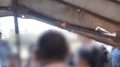 बीच सड़क महिला का हंगामा : बिलासपुर में ऑटो ड्राइवर की पिटाई; बच्चियों से छेड़छाड़ का आरोप