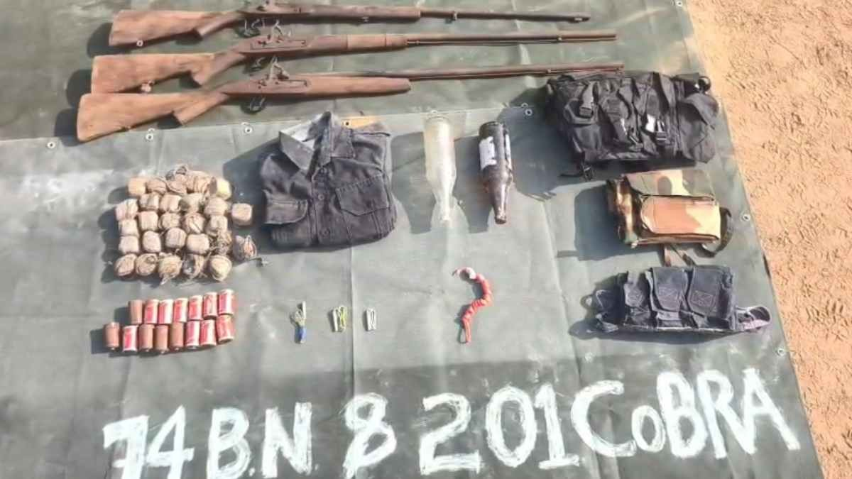 सुरक्षा बल के जवानों ने बरामद किया माओवादियों का डंप, 5KG के IED समेत बड़ी मात्रा में हथियार बरामद सुरक्षा बल के जवानों ने बरामद किया माओवादियों का डंप, 5KG के IED समेत बड़ी मात्रा में हथियार बरामद