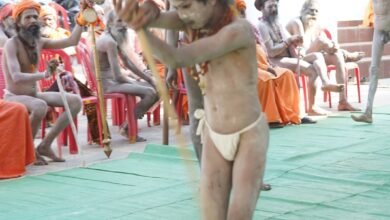 कुंभ में पहुंचे 13 साल के नागा साधु, बने आकर्षण का केंद्र