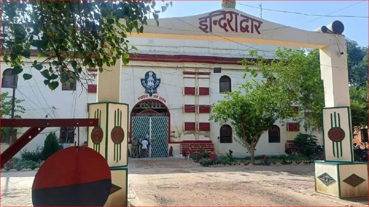 मंगेतर से की फोन पर बात, फिर नैनी जेल के बंदीरक्षक ने फंदा लगाकर दे दी जान… अगले महीने थी शादी मंगेतर से की फोन पर बात, फिर नैनी जेल के बंदीरक्षक ने फंदा लगाकर दे दी जान… अगले महीने थी शादी