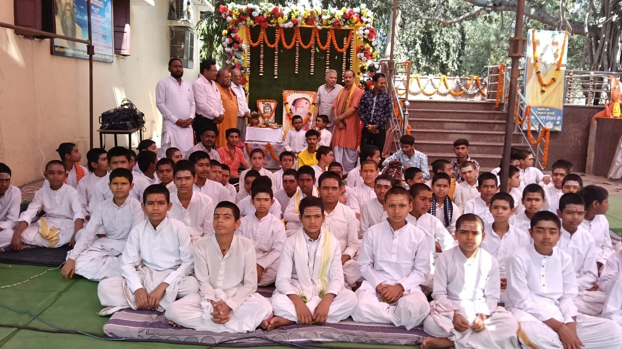 संत कवि पवन दीवान की पुण्यतिथि पर हुआ पादुका पूजन एवं शिव अभिषेक