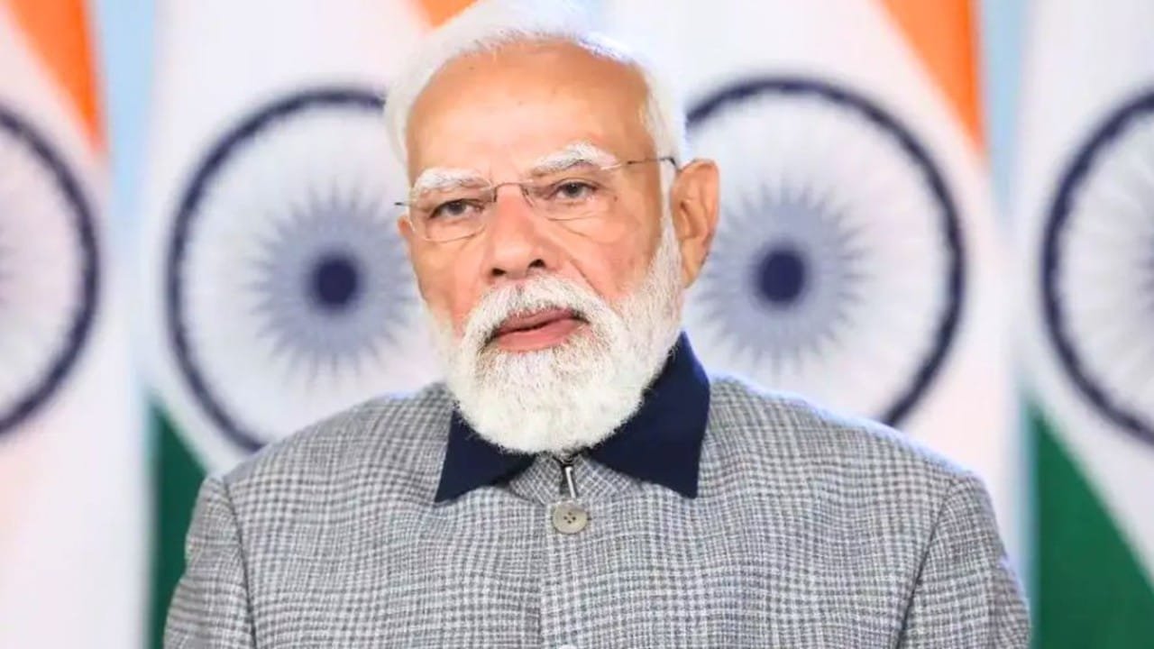 पीएम मोदी ने रखी HCL-फॉक्सकॉन चिप प्रोजेक्ट की नींव, भारत की पहली OSAT सुविधा से होगी लैस पीएम मोदी ने रखी HCL-फॉक्सकॉन चिप प्रोजेक्ट की नींव, भारत की पहली OSAT सुविधा से होगी लैस