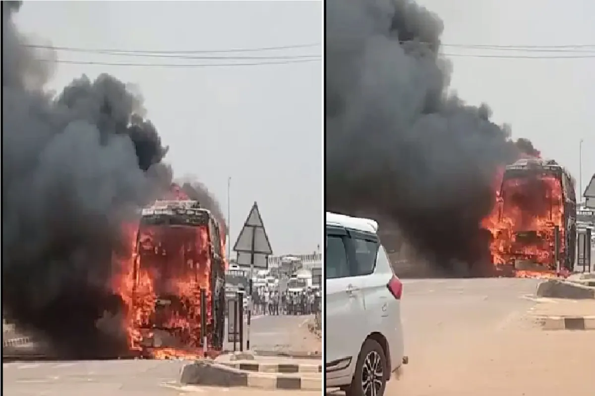 Raipur Bus Fire News: चलती बस में लगी भीषण आग, पल भर में आग का गोला बनी बस, यात्रियों में मची अफरा-तफरी Raipur Bus Fire News: चलती बस में लगी भीषण आग, पल भर में आग का गोला बनी बस, यात्रियों में मची अफरा-तफरी