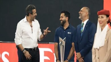 रोहित शर्मा ने वसीम अकरम को गले लगाया, भारत-पाकिस्तान मैच में बड़ा विवाद