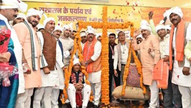 होली से पहले अन्नदाताओं को मिलेगी धान के अंतर की राशि, मुख्यमंत्री साय को धान से तौल किसानों ने जताया आभार