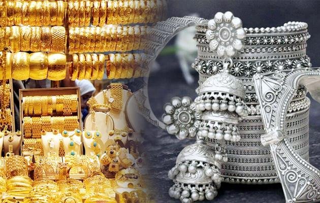 Gold Silver Price Today: सर्राफा बाजार में गिरावट का दौर जारी; कीमतों में अस्थिरता का दौर जारी,चांदी ₹16000 तक टूटी, सोना ₹3400 सस्ता Gold Silver Price Today: सर्राफा बाजार में गिरावट का दौर जारी; कीमतों में अस्थिरता का दौर जारी,चांदी ₹16000 तक टूटी, सोना ₹3400 सस्ता