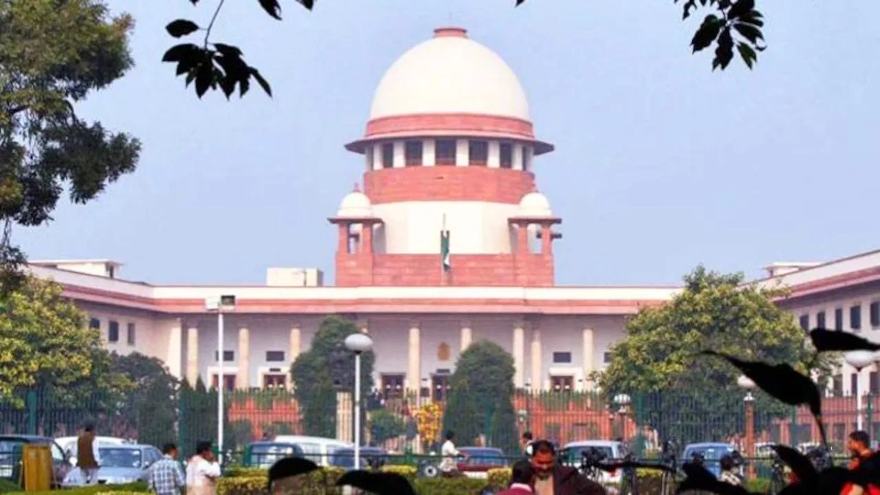 धर्मांतरण विरोधी कानूनों पर केंद्र और 12 राज्यों को SC का नोटिस, 4 हफ्ते में मांगा जवाब