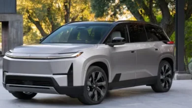 आ गई टोयोटा की पहली 7 सीटर EV, दिखने में फॉर्च्यूनर जैसी दमदार, जानें कितनी है रेंज