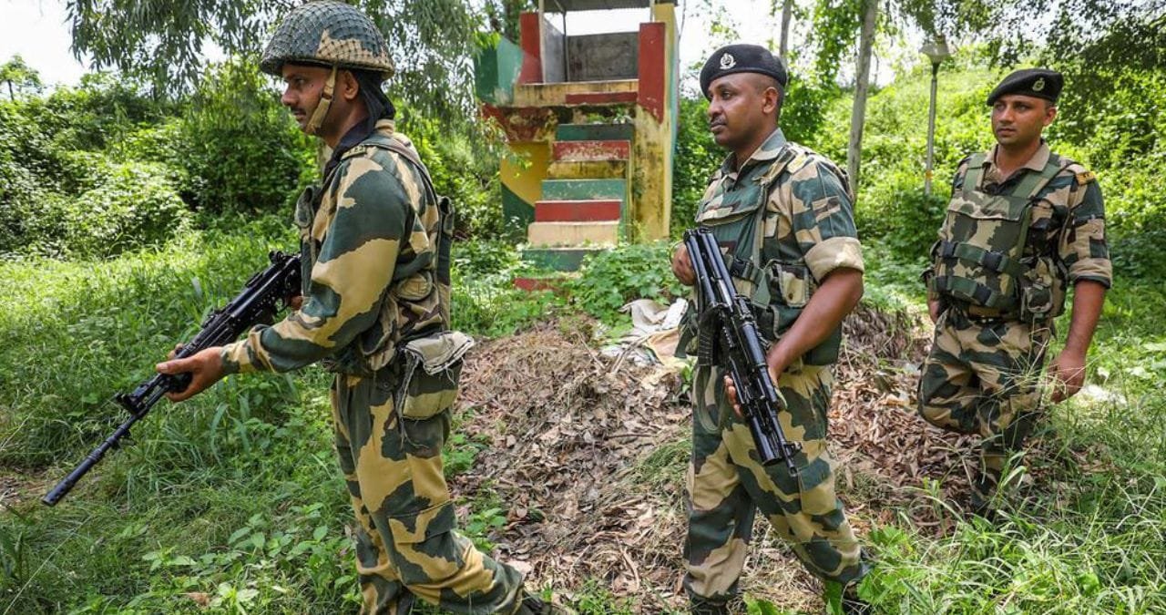 जम्मू-कश्मीर के सांबा में BSF को बड़ी कामयाबी, पाकिस्तानी घुसपैठिए को पकड़ा
