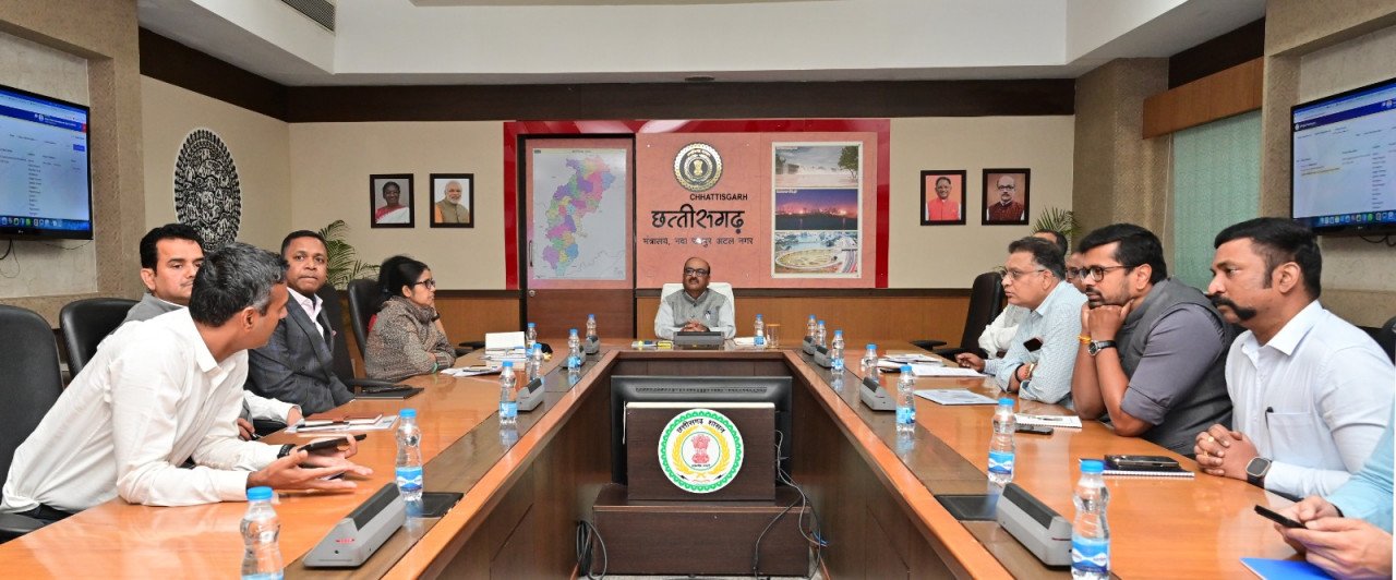 मुख्य सचिव ने मंत्रालय महानदी भवन में नवा अंजोर विजन@ 2047 मॉनिटरिंग पोर्टल की समीक्षा की मुख्य सचिव ने मंत्रालय महानदी भवन में नवा अंजोर विजन@ 2047 मॉनिटरिंग पोर्टल की समीक्षा की