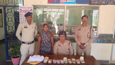 गांजा तस्कर महिला के किचन से 5.26 कैश बरामद गांजा तस्कर महिला के किचन से 5.26 कैश बरामद