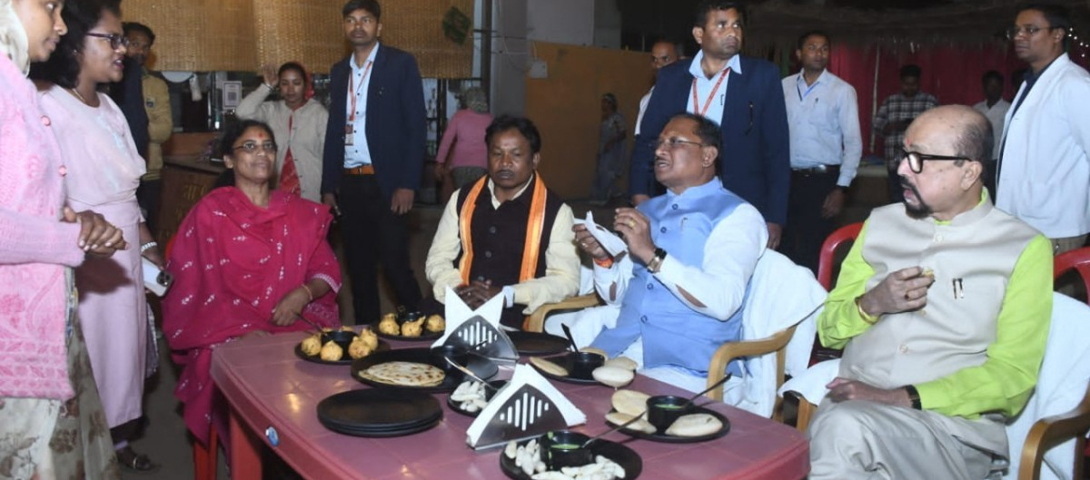 राज्यपाल डेका और CM साय ने काफिला रोककर देखी NH-30 के कार्य की प्रगति, अधिकारियों को गुणवत्ता पूर्ण निर्माण के दिए निर्देश राज्यपाल डेका और CM साय ने काफिला रोककर देखी NH-30 के कार्य की प्रगति, अधिकारियों को गुणवत्ता पूर्ण निर्माण के दिए निर्देश