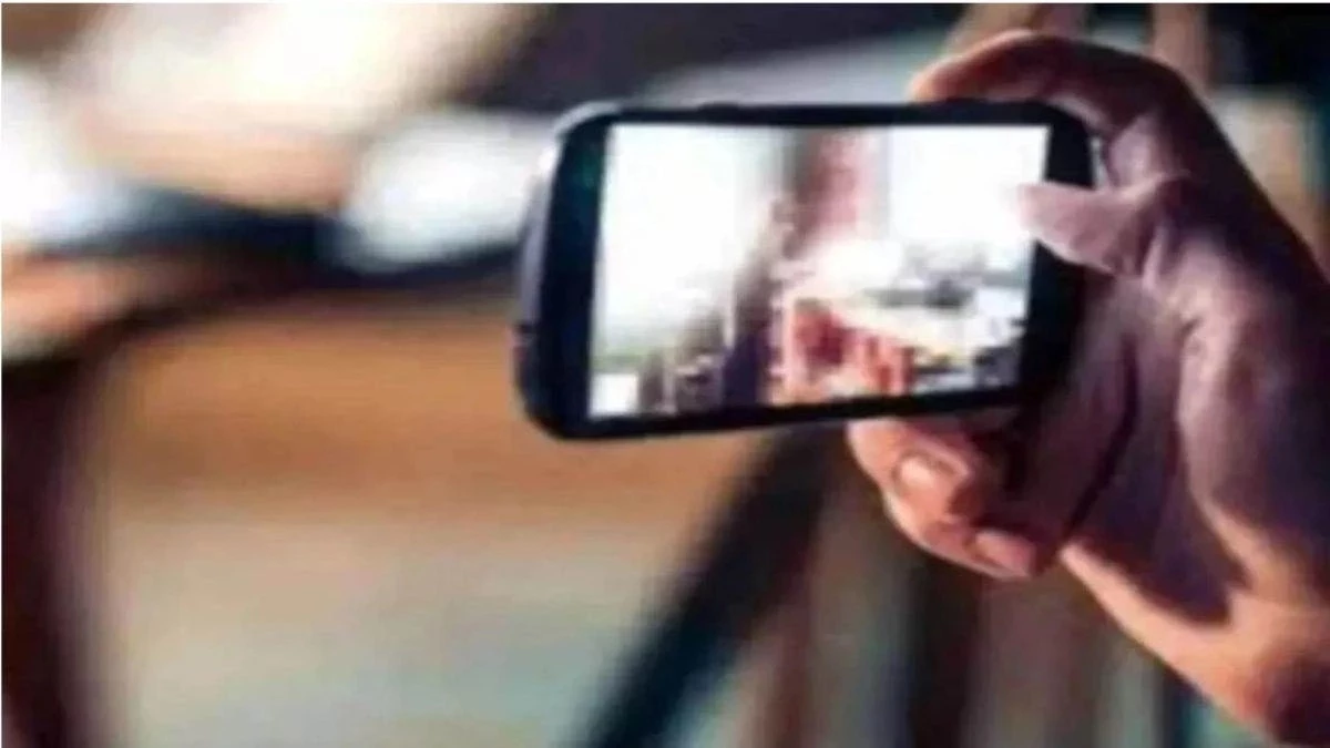 भोपाल में शर्मनाक हरकत, नहाती महिला का वीडियो बनाता पकड़ा गया पड़ोसी ड्राइवर; पुलिस ने किया गिरफ्तार