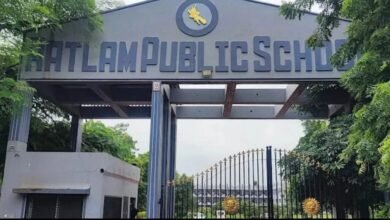 MP आबकारी आरक्षक भर्ती परीक्षा में बड़ा फर्जीवाड़ा… रतलाम के परीक्षा केंद्र पर नकल, 12 अभ्यर्थी सस्पेंड, FIR दर्ज