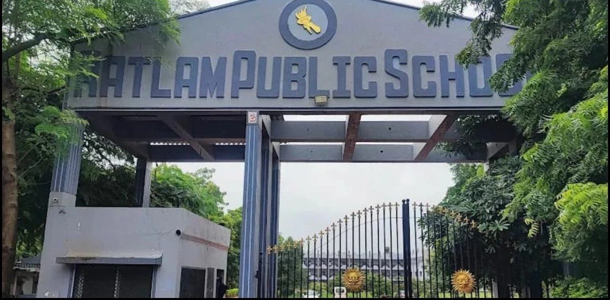 MP आबकारी आरक्षक भर्ती परीक्षा में बड़ा फर्जीवाड़ा… रतलाम के परीक्षा केंद्र पर नकल, 12 अभ्यर्थी सस्पेंड, FIR दर्ज MP आबकारी आरक्षक भर्ती परीक्षा में बड़ा फर्जीवाड़ा… रतलाम के परीक्षा केंद्र पर नकल, 12 अभ्यर्थी सस्पेंड, FIR दर्ज