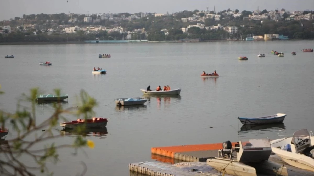 भोपाल का ‘लाइफलाइन’ तालाब खतरे में, 300 से ज्यादा अवैध कब्जे; प्रशासन की कार्रवाई पर सवाल भोपाल का ‘लाइफलाइन’ तालाब खतरे में, 300 से ज्यादा अवैध कब्जे; प्रशासन की कार्रवाई पर सवाल