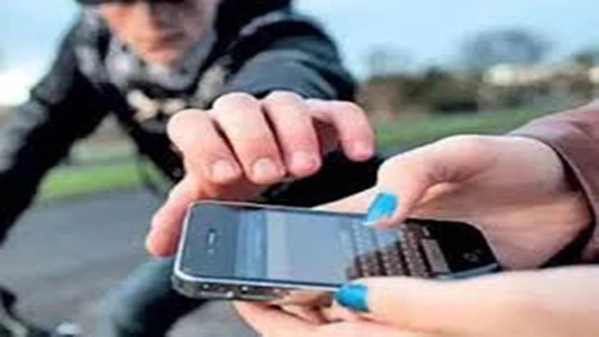 भोपाल में बस स्टैंड के बाहर मोबाइल स्नैचिंग, इंदौर के इंजीनियर समेत दो लोग बने शिकार