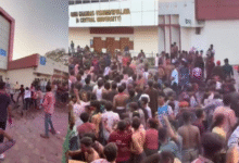 होली मिलन कार्यक्रम में बवाल: GGU में आपस में भिड़े छात्र, जमकर चले लात-घूंसे, मारपीट का वीडियो वायरल