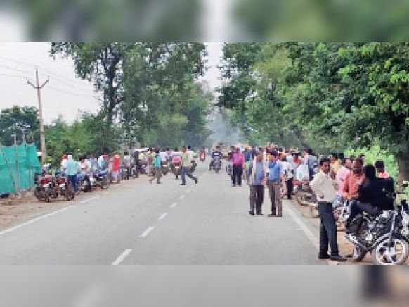 उत्तर प्रदेश: बहराइच में बिजली के खंभे से टकराई चार पहिया वाहन, चालक की हुई मौत