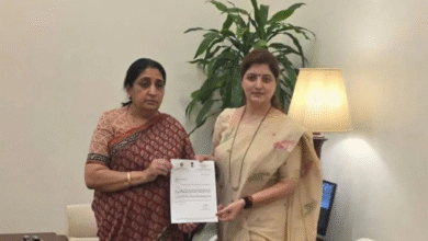 अशोक खरात विवाद में घिरीं रूपाली चाकणकर, महिला आयोग की अध्यक्ष पद से दिया इस्तीफा