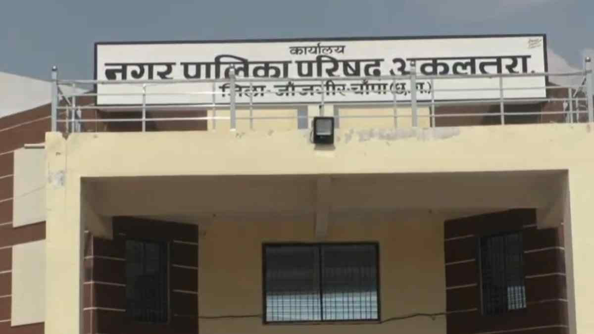 नगर पालिका अध्यक्ष और पार्षद के खिलाफ FIR, CMO ने लगाया ये आरोप… नगर पालिका अध्यक्ष और पार्षद के खिलाफ FIR, CMO ने लगाया ये आरोप…