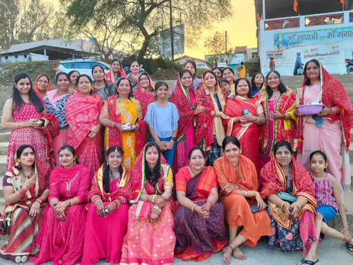 रामानुजगंज में गणगौर पूजा का उत्सव, महिलाओं ने कन्हर नदी तट पर की सामूहिक आराधना रामानुजगंज में गणगौर पूजा का उत्सव, महिलाओं ने कन्हर नदी तट पर की सामूहिक आराधना