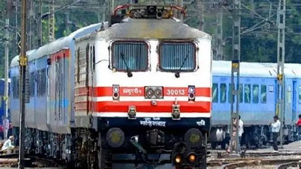 प्रयागराज से दिल्ली के बीच चलेंगी ये 5 स्पेशल ट्रेनें, जानें रूट और टाइमिंग