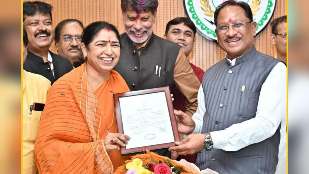 निर्विरोध जीत के बाद मुख्यमंत्री से लक्ष्मी वर्मा ने की मुलाकात, CM साय ने राज्यसभा सदस्य बनने पर दी बधाई