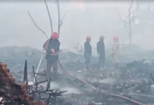 रिठाला मेट्रो के पास भीषण आग: 100 से ज्यादा झुग्गियां जलकर राख, एक युवती की दर्दनाक मौत