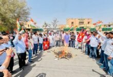 राजस्थान: गैस संकट और बढ़ती कीमतों को लेकर डीडवाना में कांग्रेस का प्रदर्शन, पीएम मोदी का फूंका पुतला