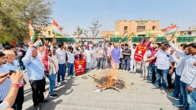 राजस्थान: गैस संकट और बढ़ती कीमतों को लेकर डीडवाना में कांग्रेस का प्रदर्शन, पीएम मोदी का फूंका पुतला